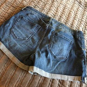 Isabel Maternity by Ingrid & Isabel Shorts - Maternity shorts Isabel Maternity by Ingrid & Isabel Shorts - Maternity shorts